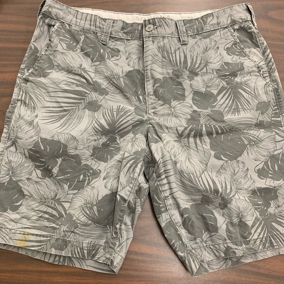 Sonoma 100% cotton muted gray palm leaf shorts 38 - Picture 2 of 5